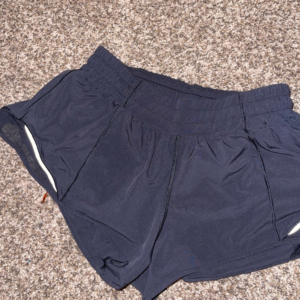 LULULEMON HOTTY HOT SHORTS 2.5 LENGTH